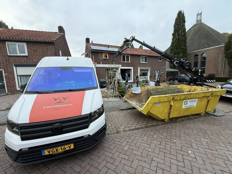 Door Vijfsterrenhuis geplaatste kunststof kozijnen, ramen en rolluiken in Flevoland