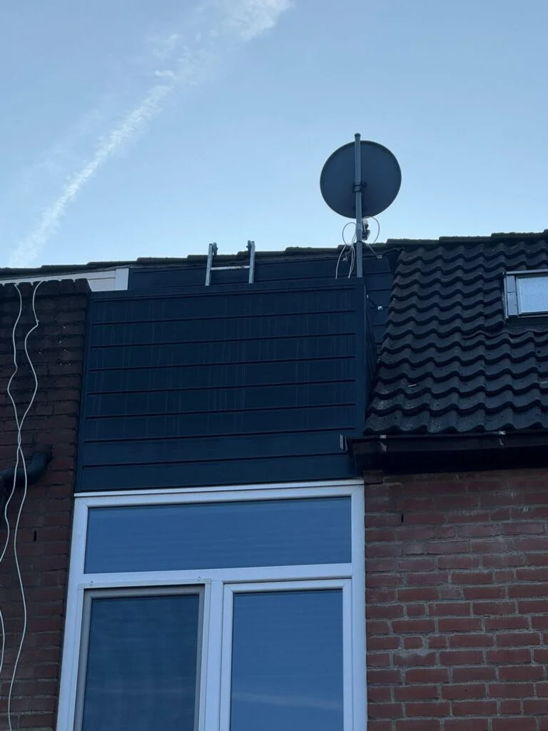 Door Vijfsterrenhuis geplaatste kunststof kozijnen, ramen en rolluiken in Flevoland