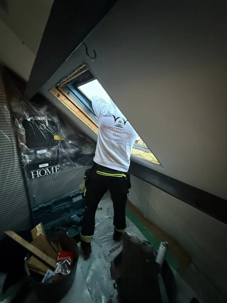 Door Vijfsterrenhuis geplaatste kunststof kozijnen, ramen en rolluiken in Flevoland