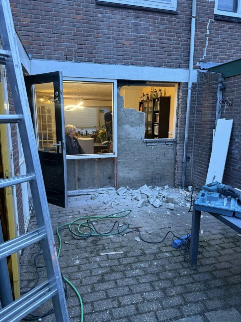 Door Vijfsterrenhuis geplaatste kunststof kozijnen, ramen en rolluiken in Flevoland