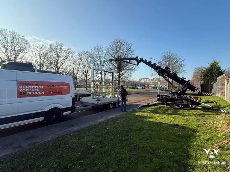 Door Vijfsterrenhuis geplaatste kunststof kozijnen, ramen en rolluiken in Flevoland