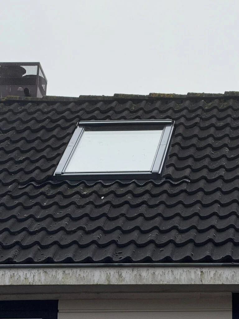 Door Vijfsterrenhuis geplaatste kunststof kozijnen, ramen en rolluiken in Flevoland