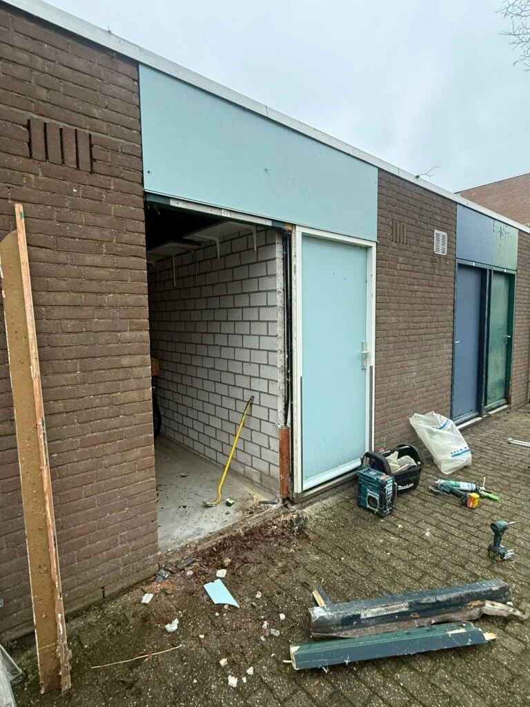 Door Vijfsterrenhuis geplaatste kunststof kozijnen, ramen en rolluiken in Flevoland